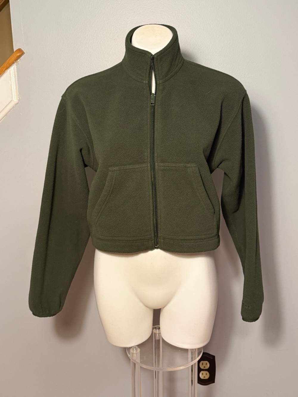 TNA Ladies Hunter Green Fleece Cropped Full Zip Jacket. X-small.